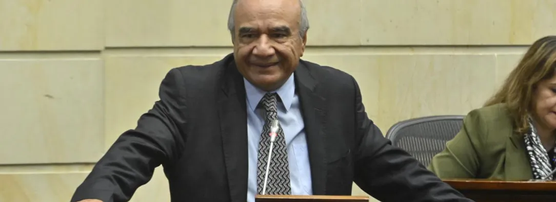 El jurista, nacido en Guacarí (Valle del Cauca), fue postulado por el presidente Gustavo Petro y reemplazará a la magistrada Cristina Pardo. / Foto: Senado de la República.