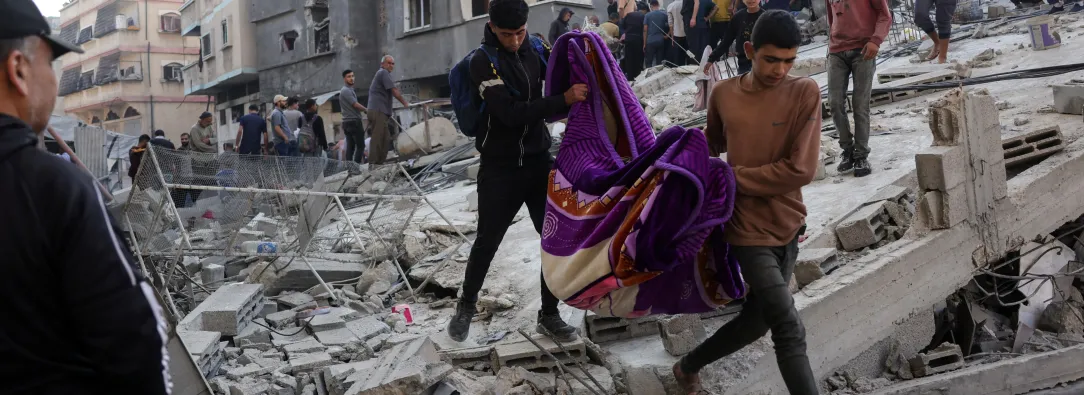 Israel asesina a 6 escoltas palestinos que protegían de un asalto a camiones con ayuda humanitaria