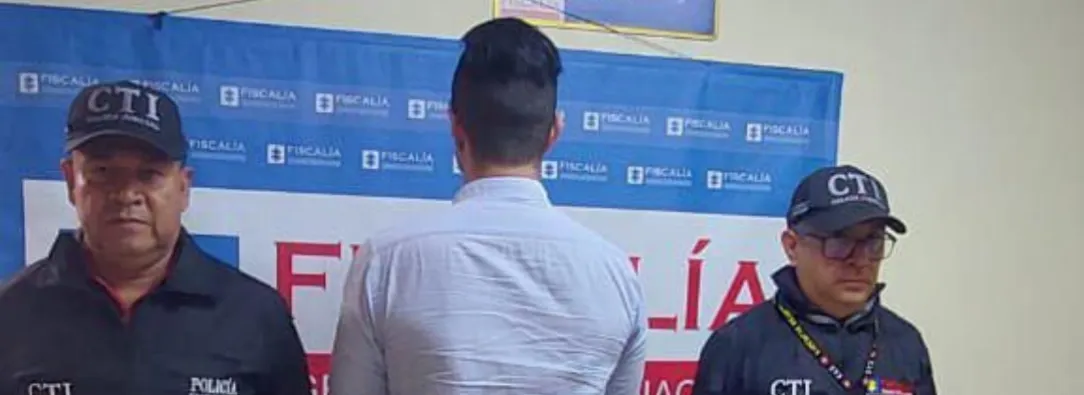 Captura de agresor racista a agente de tránsito. / Foto: X Alejandro Eder.