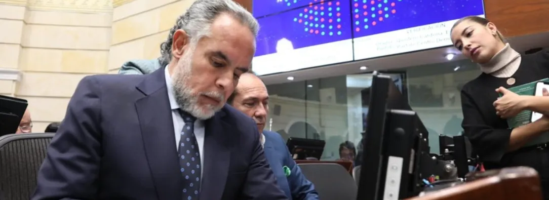 Armando Benedetti denuncia en el Senado. / Foto: X Armando Benedetti.