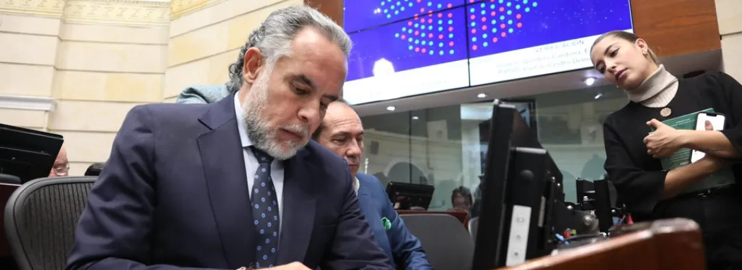 Este movimiento se da en respuesta directa al procedimiento exprés con el que el Senado rechazó la consulta popular propuesta por el presidente Gustavo Petro. / Foto: Ministerio del Interior.