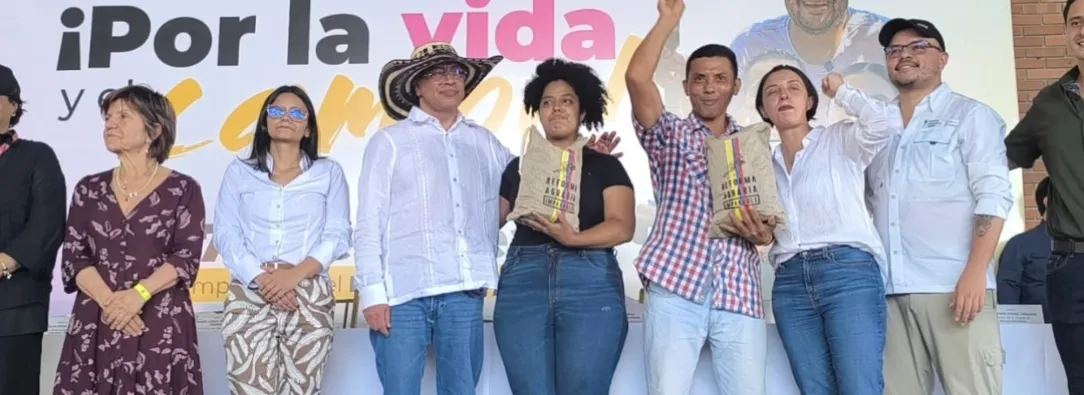 Petro entrega de tierras a campesinos del Santander. / Foto: RTVC.