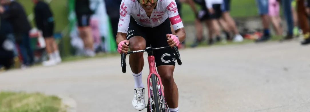 Giro de Italia: Richard Carapaz atacó en la montaña y va por el liderado de la carrera