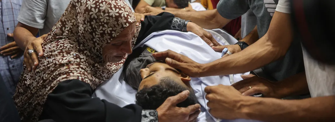 ¡Inhumano! Israel asesina a 75 palestinos mientras esperaban el reparto de la ayuda humanitaria en Gaza