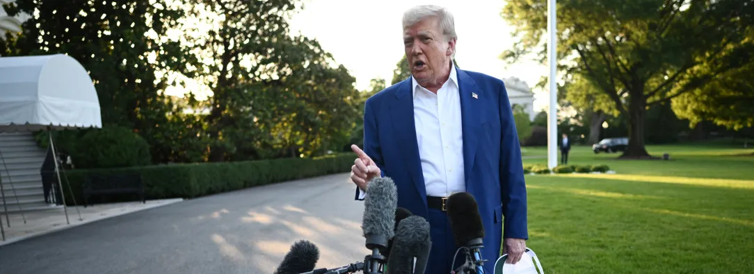 Donald Trump en la Casa Blanca, antes de embarcar en el Air Force One rumbo a La Haya (Países Bajos)