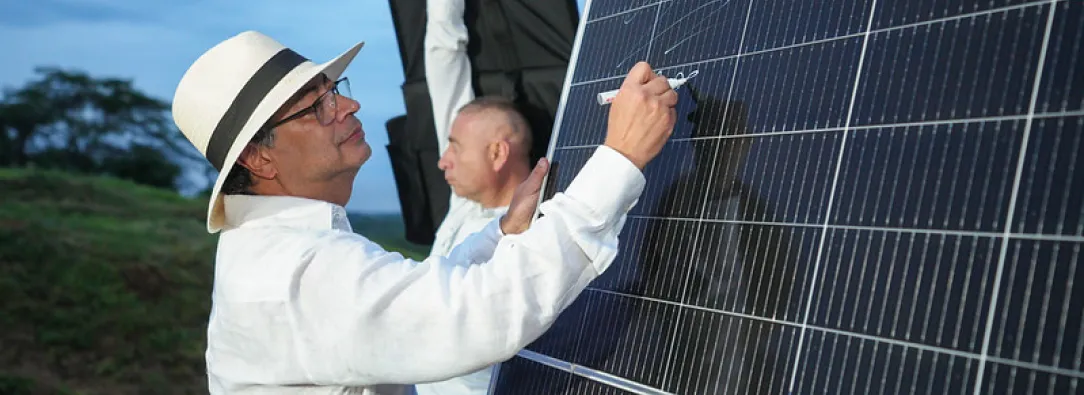 Presidente Petro invitó a seguir el ejemplo de Nacional de Chocolates en el uso de energías limpias