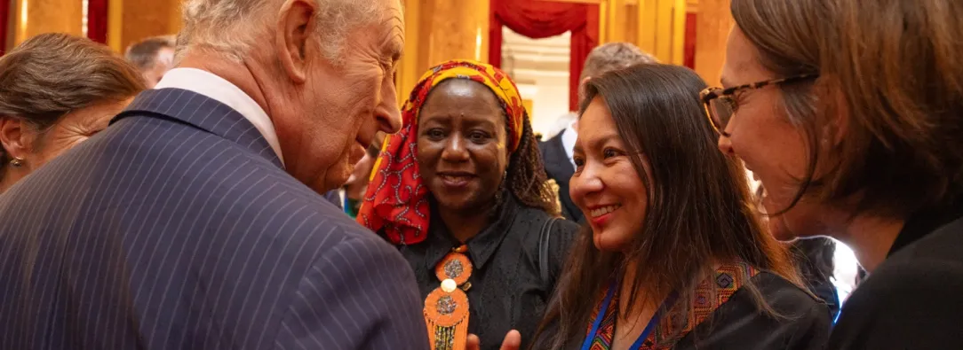 Ministra de ambiente con el rey Carlos