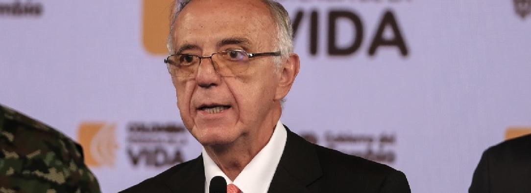 Ex Ministro Iván Velázquez denuncia persecución en su contra desde Guatemala