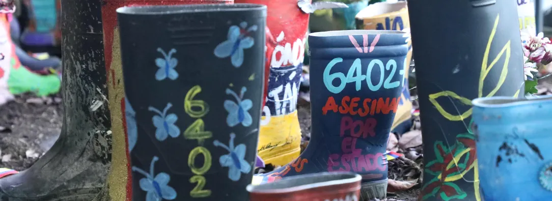 Botas conmemorativas a la víctimas de los 6402 falsos positivos