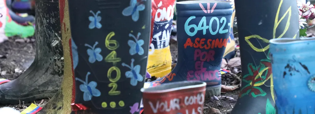 Botas conmemorativas a la víctimas de los 6402 falsos positivos