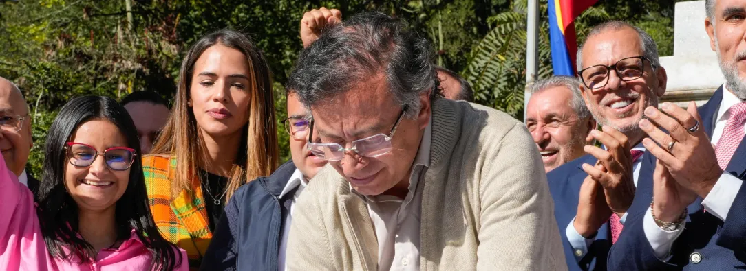 El presidente Petro firma le de salud mental