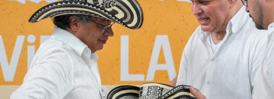 Gestores de paz se retiran. / Foto: AFP. 