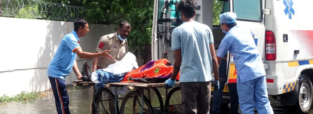 Sobreviviente de accidente aéreo en India. / Foto: AFP.