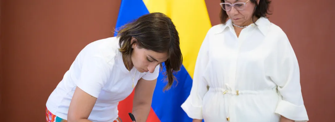 La saliente canciller Laura Sarabia posesionó a la viceministra Rosa Villavicencio. 