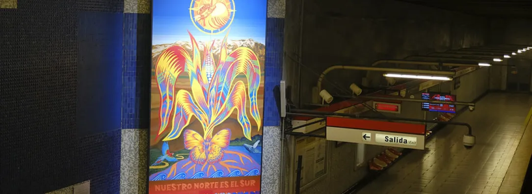 Petro inaugura mural de artista colombiano Guache en el metro de Chile