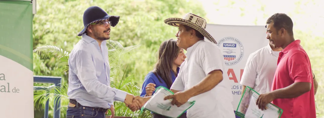 Avanza en la Reforma Agraria con entrega de tierras a comunidades desplazadas