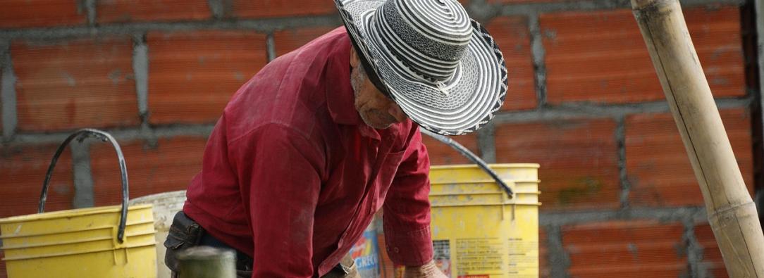 Economía colombiana muestra signos positivos pese a desafíos fiscales