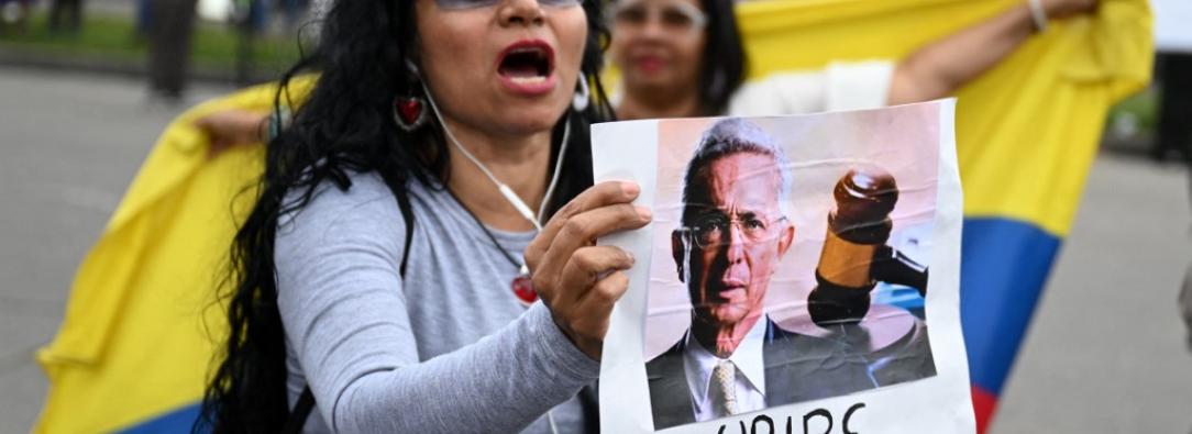 Manifestante en el complejo judicial de Paloquemao.