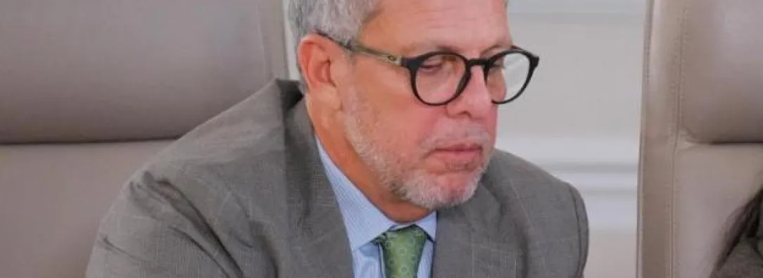 Procuraduría suspende provisionalmente al jefe de despacho presidencial por caso de pasaportes