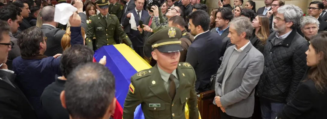 Esposa de Miguel Uribe pide justicia en emotiva despedida en el Congreso de la República