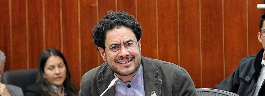Abogado denuncia suplantación: falsificaron su firma para demandar al senador Iván Cepeda