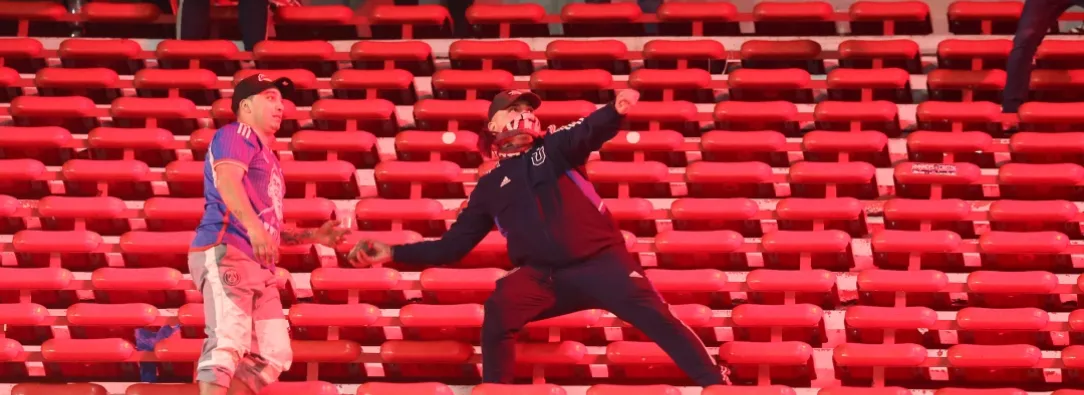 Disturbios en el estadio de Independiente. / Foto: AFP.