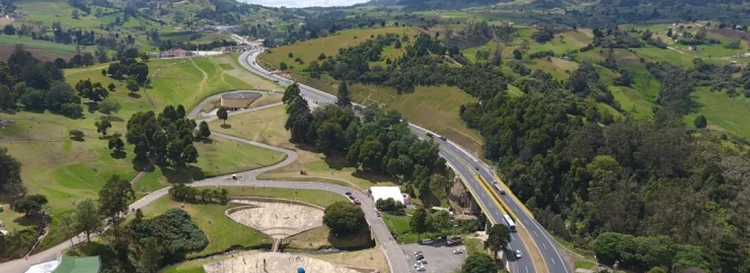 Campesinos y mineros bloquean vía Tunja - Bogotá