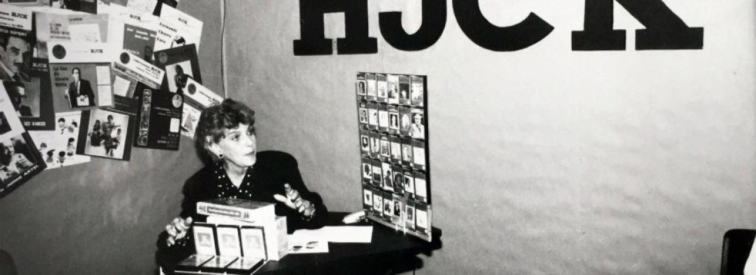 Gloria Valencia de Castaño en instalaciones de la HJCK.