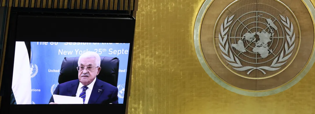 El presidente de la Autoridad Palestina, Mahmoud Abbas, habla por videoconferencia durante la Asamblea General de las Naciones Unidas (AGNU) en la sede de las Naciones Unidas. 