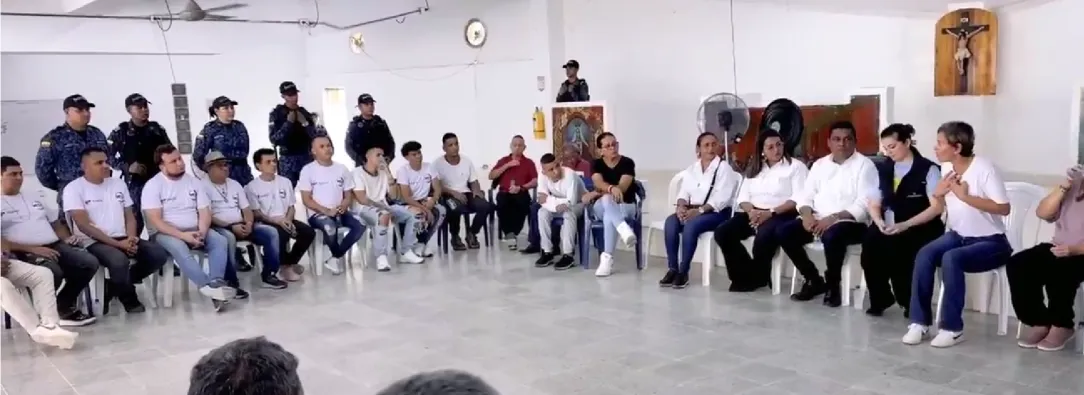 Verónica Alcocer, visitando la cárcel de Media Seguridad de Barranquilla