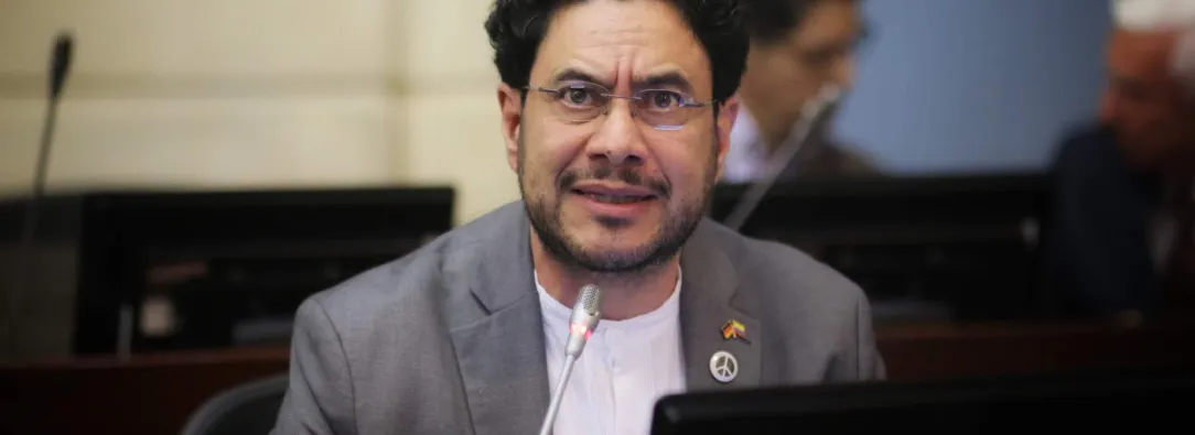 Iván Cepeda denunciará penalmente campaña de desprestigio con montaje fotográfico