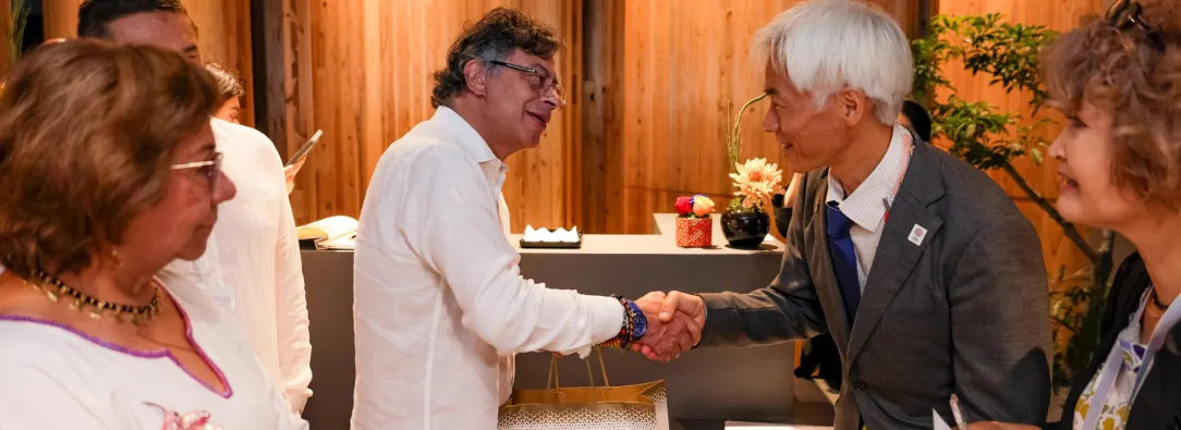 ​Colombia es el único país latinoamericano presente en la en la Expo Mundial 2025, que reúne a cerca de 160 países bajo el lema Diseñando la ciudad del futuro para nuestras vidas, en Osaka (Japón), con pabellón propio. Desde allí impulsa las relaciones comerciales y de inversión.