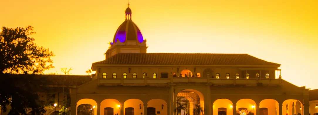 La Plaza de mercado de Mompox es uno de las principales atracciones en la ciudad además de ser parte del patrimonio arquitectónico.