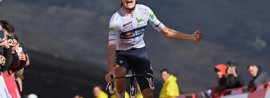 Giulio Pellizzari triunfó en la penúltima llega en alto de La Vuelta 2025