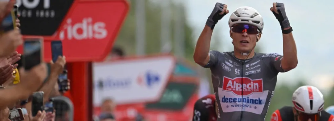 ¡Cero y van tres! Jasper Philipsen se quedó con la etapa 19 en La Vuelta 2025