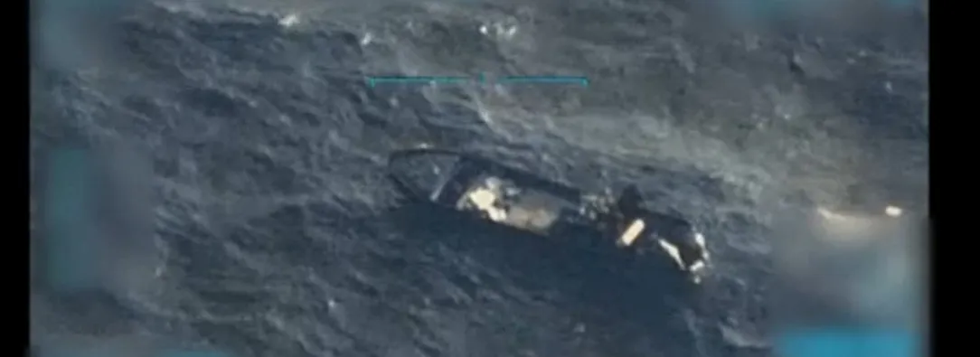 Imagen de la lancha bombardeada por Estados Unidos.