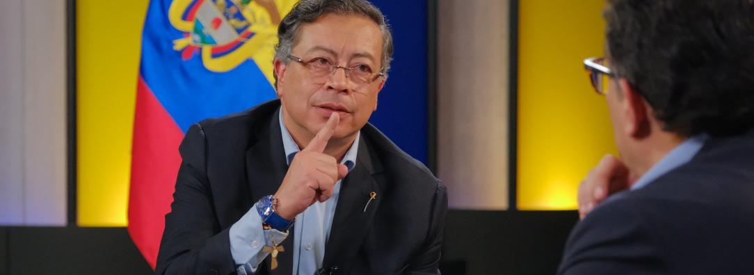 Presidente cuestiona la legalidad de la decisión de la CRC
