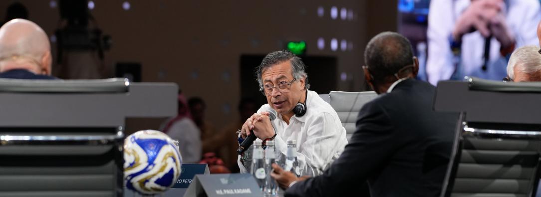 Presidente Petro participa en foro de inversión global en Arabia Saudita y aboga por transición energética