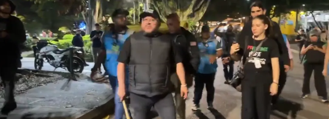 Andrés Gury Rodríguez amenazando a manifestantes en Medellín