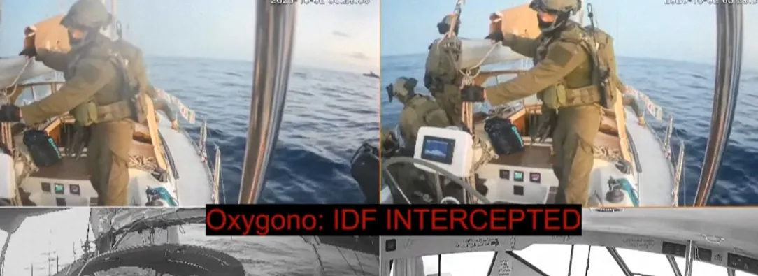 Esta captura de vídeo tomada de una retransmisión en directo emitida el 2 de octubre de 2025 por la Flotilla de la libertad muestra a soldados de la marina israelí (arriba) abordando el buque «Oxygono», uno de los barcos de la flotilla Sumud, con el objetivo de romper el bloqueo israelí de Gaza.