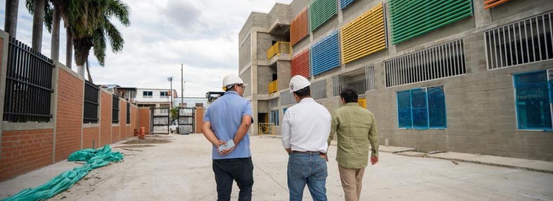 Con inversión de más de $42 mil millones del Ministerio de Educación, El FFIE mejora tres colegios de Cali para ampliar aulas, comedores y espacios modernos de aprendizaje.
