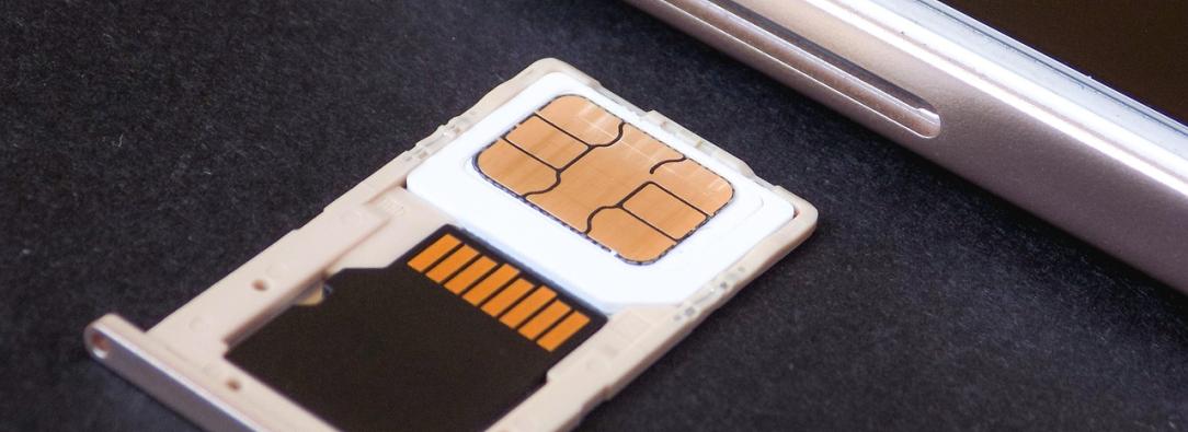 Investigan a Tigo, Claro, Movistar y WOM por fallas que habrían facilitado fraudes con la reposición de tarjetas SIM