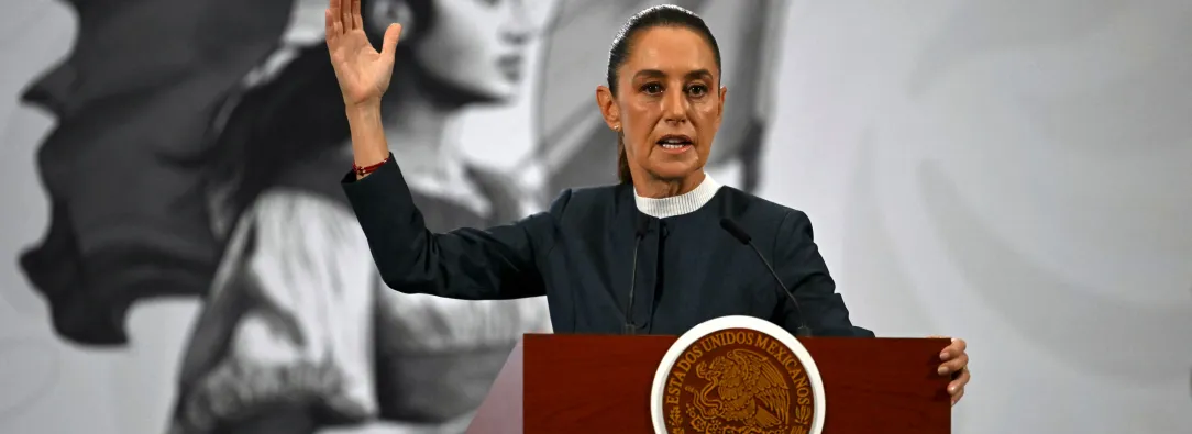 La presidenta de México, Claudia Sheinbaum, habla durante su rueda de prensa diaria, en la que anunció avances en la organización de la próxima Copa Mundial de la FIFA 2026.