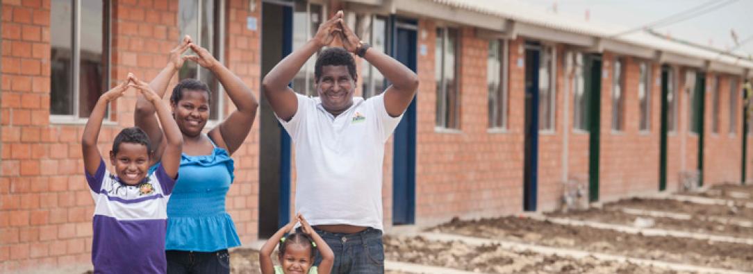 Esta nueva iniciativa de línea de crédito, apoyada por Supersolidaria, Findeter y el FNG, busca beneficiar a viviendas de estratos 1 y 2 sin garantía hipotecaria. 