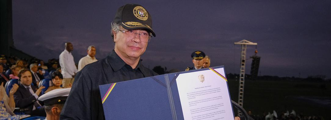 Colombia firma histórico acuerdo con Suecia para adquirir 17 aviones de combate Gripen
