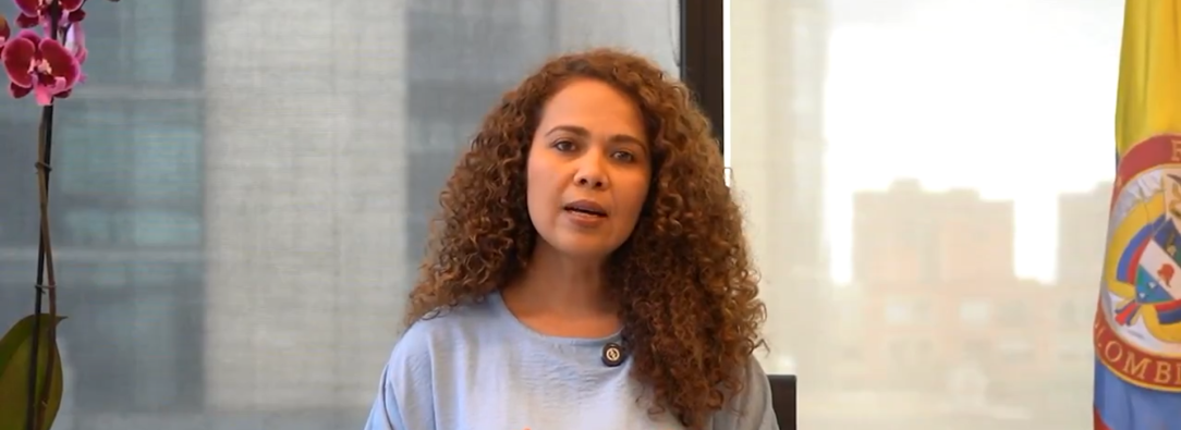 La ministra Yesenia Olaya rechazó expresiones usadas por el director de El Espectador y recordó que la Ley 1257 de 2008 reconoce este tipo de prácticas como violencia simbólica. 