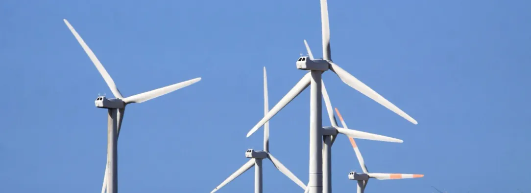 Según el informe revelado en la COP 30, Colombia avanza en acción climática con su política de frenar nuevos proyectos de petróleo y gas, e impulsar inversiones en energías limpias. 