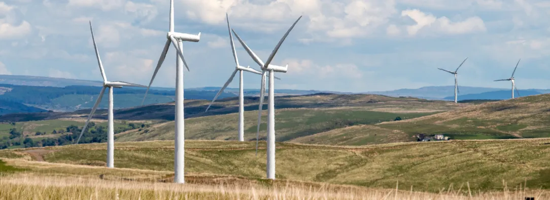 La caída del 42 % en los precios energéticos se debe a que el país generó el 90 % de la energía a través de energías limpias como la solar, hidráulica y biomasa. 