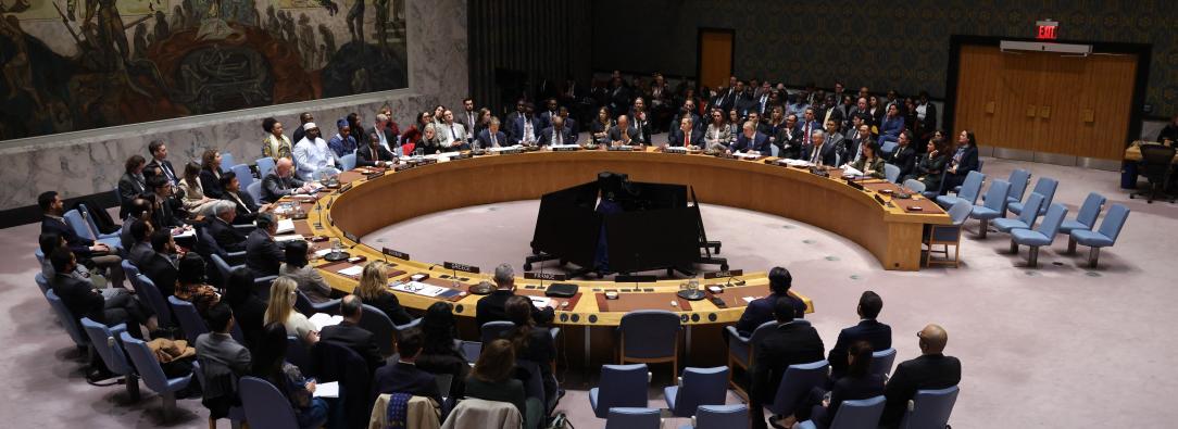 Los embajadores y representantes ante las Naciones Unidas se reúnen en el Consejo de Seguridad de la ONU para votar una resolución estadounidense sobre el plan de paz para Gaza en la sede de la ONU en la ciudad de Nueva York.