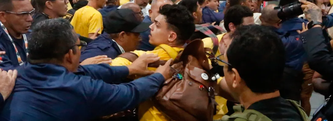 Protesta indígena en la COP30. / Foto: AFP.